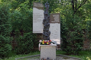 pomnik upamiętniający ofiary rzezi wołyńskiej na cmentarzu rakowickim w krakowie